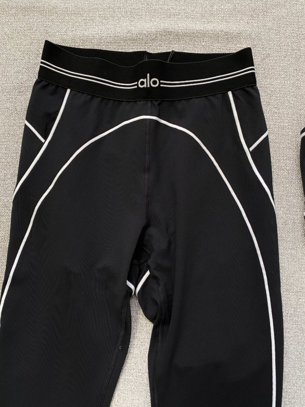 NWT Black ALO Heart Throb Matching Set ❤️ Airbrush Legging and Bra😍On-Trend - Picture 6 of 10